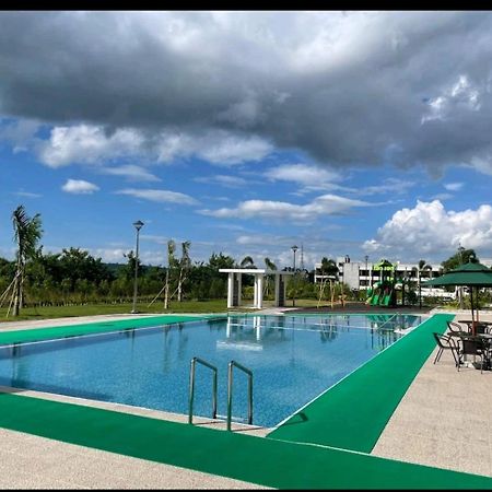 Condo In Clark Pampanga Beside Hilton Hotel And Casino Fort Stotsenburg Eksteriør billede
